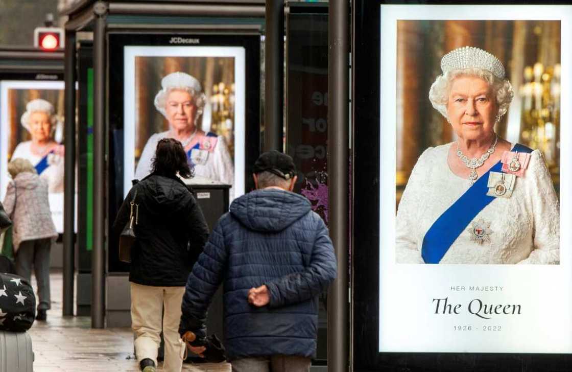 Mourners paid tribute to Queen Elizabeth II as Edinburgh prepared to receive her coffin