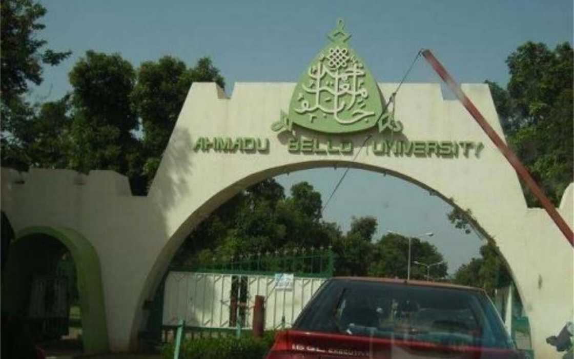 Farfesa Ayodele Adeleye ya na ikirarin ya gano maganin cutar Corovirus Farfesa Ayodele Adeleye ya na ikirarin ya gano maganin cutar Corovirus