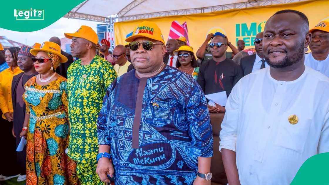 Gwamna Ademola Adeleke da jami'an gwamnatinsa Gwamna Ademola Adeleke da jami'an gwamnatinsa