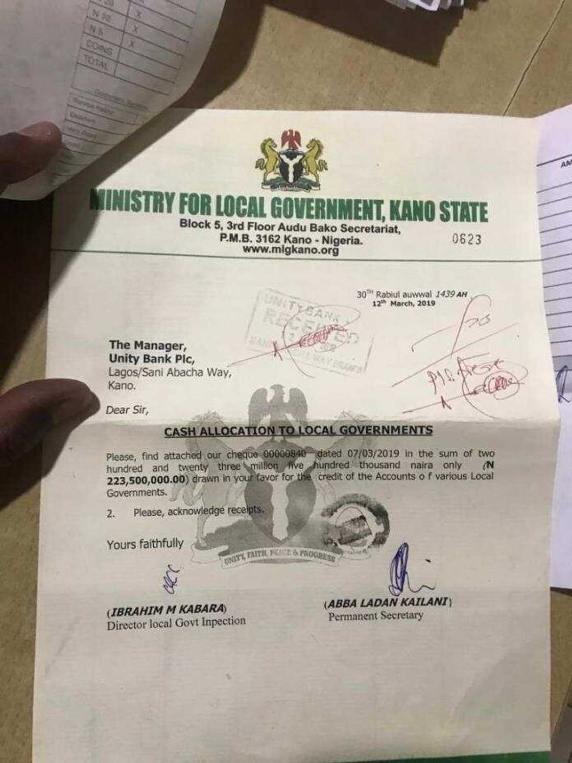 An fitar da Miliyan 230 daga akawun din Gwamnatin Kano da za a raba a Kananan hukumomi An fitar da Miliyan 230 daga akawun din Gwamnatin Kano da za a raba a Kananan hukumomi