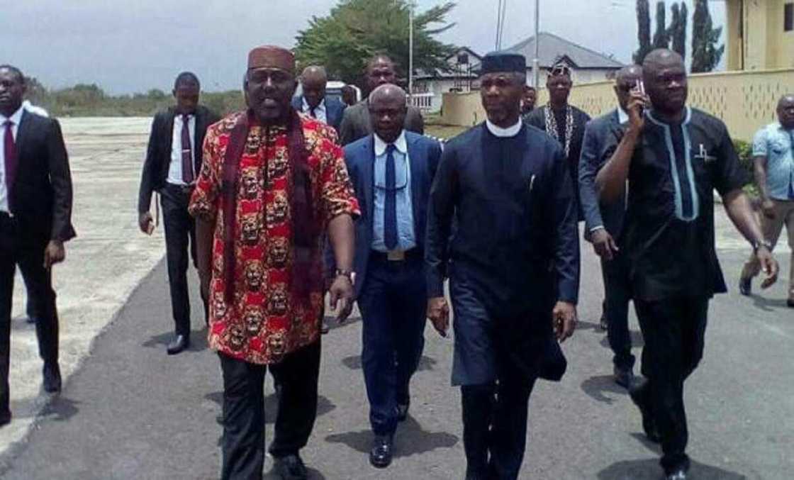 Daga ƙarshe: Gwamnan APC ya bayyana sunayen masu ɗaukan nauyin ta'addanci a jiharsa Daga ƙarshe: Gwamnan APC ya bayyana sunayen masu ɗaukan nauyin ta'addanci a jiharsa