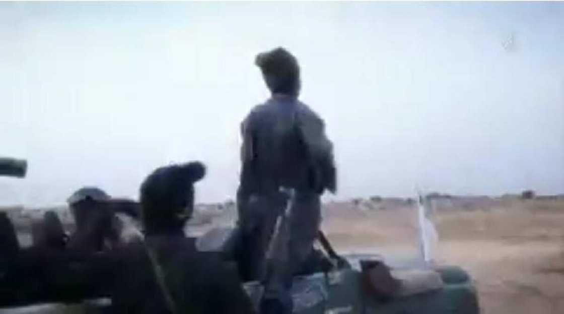 Mayakan Boko Haram sun kone kauye guda a Borno bayan dakarun soji sun ki amsa kiran gaggawa Mayakan Boko Haram sun kone kauye guda a Borno bayan dakarun soji sun ki amsa kiran gaggawa