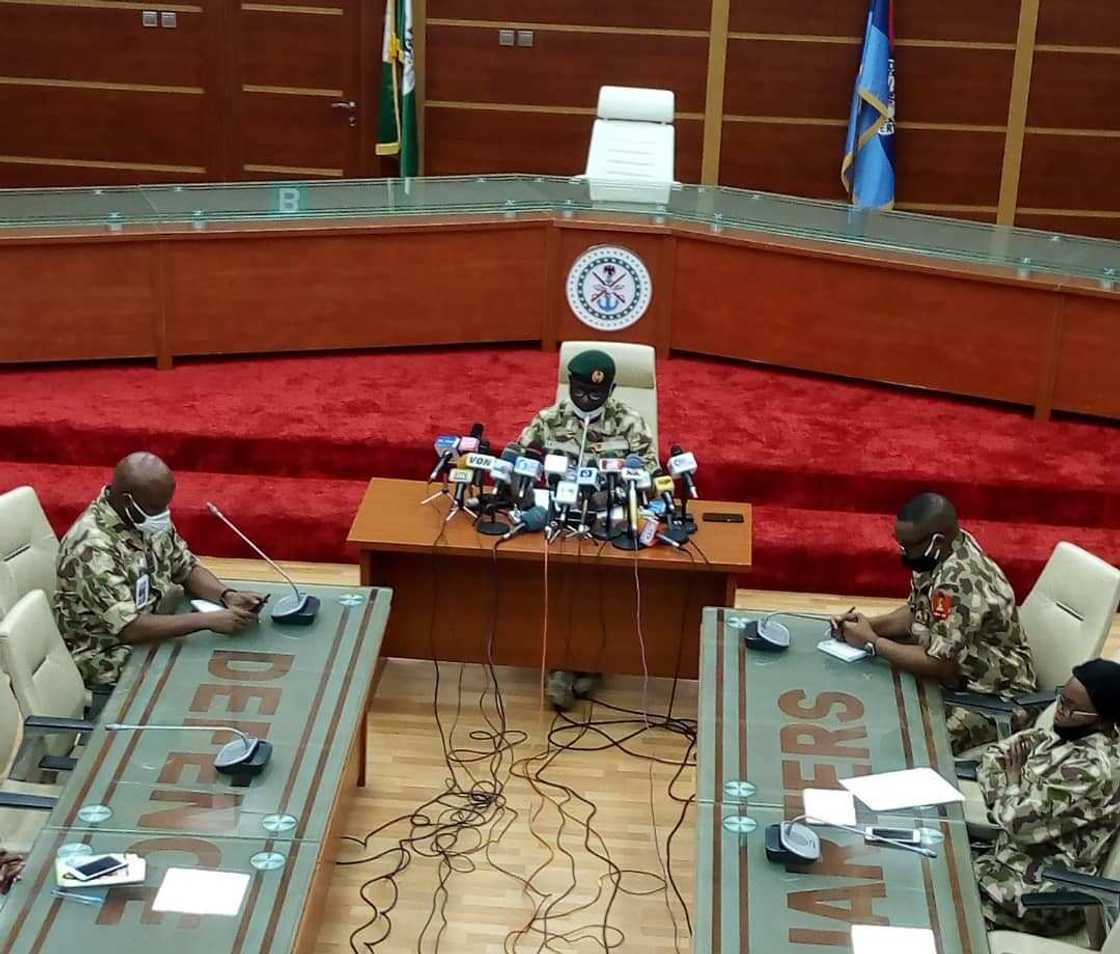 Lekki: Ba mu yi amfani da harsashin gaske a kan masu zanga-zanga ba; rundunar soji ta magantu Lekki: Ba mu yi amfani da harsashin gaske a kan masu zanga-zanga ba; rundunar soji ta magantu