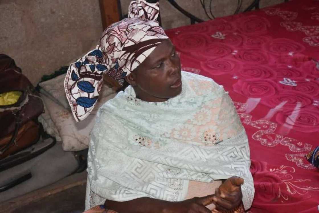 A gida na haifa 'ya'ya 13 ba tare da zuwa asibiti ba, mahaifiyar yara 15 A gida na haifa 'ya'ya 13 ba tare da zuwa asibiti ba, mahaifiyar yara 15