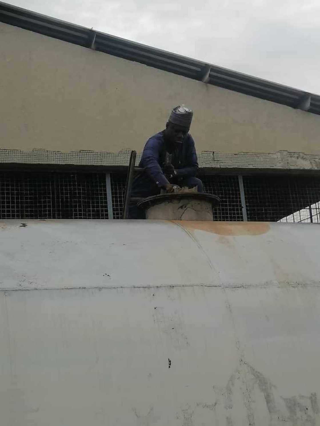 Drama as PS cleans in Abuja Drama as PS cleans in Abuja