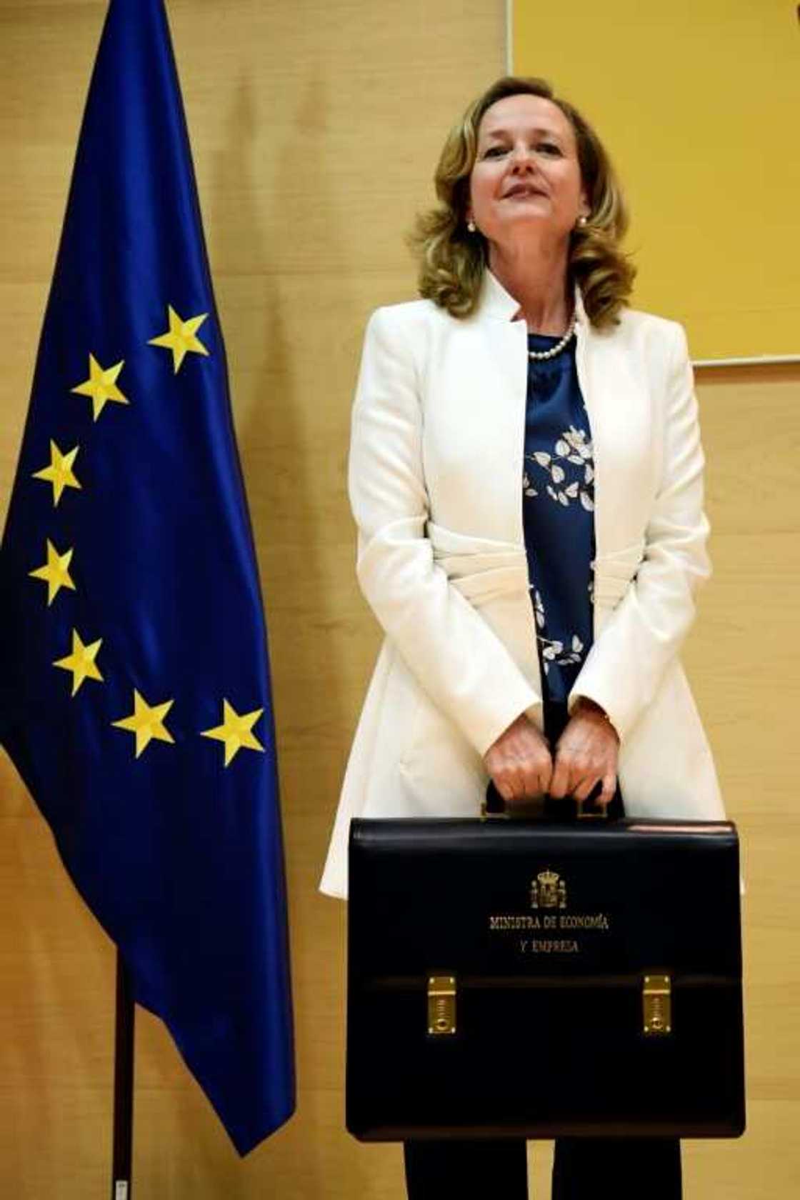Spain's Economy Minister Nadia Calvino, the newly-named European Investment Bank (EIB) chief, was the director general of the European Commission's budget department between 2014 and 2018 Spain's Economy Minister Nadia Calvino, the newly-named European Investment Bank (EIB) chief, was the director general of the European Commission's budget department between 2014 and 2018
