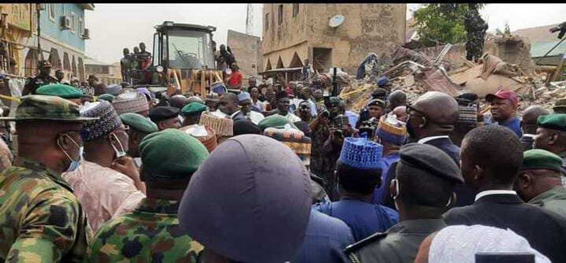 Da zafi-zafi: Hotunan Osinbajo yayin da ya ziyarci wajen da tukunyar gas ta fashe a Kano Da zafi-zafi: Hotunan Osinbajo yayin da ya ziyarci wajen da tukunyar gas ta fashe a Kano