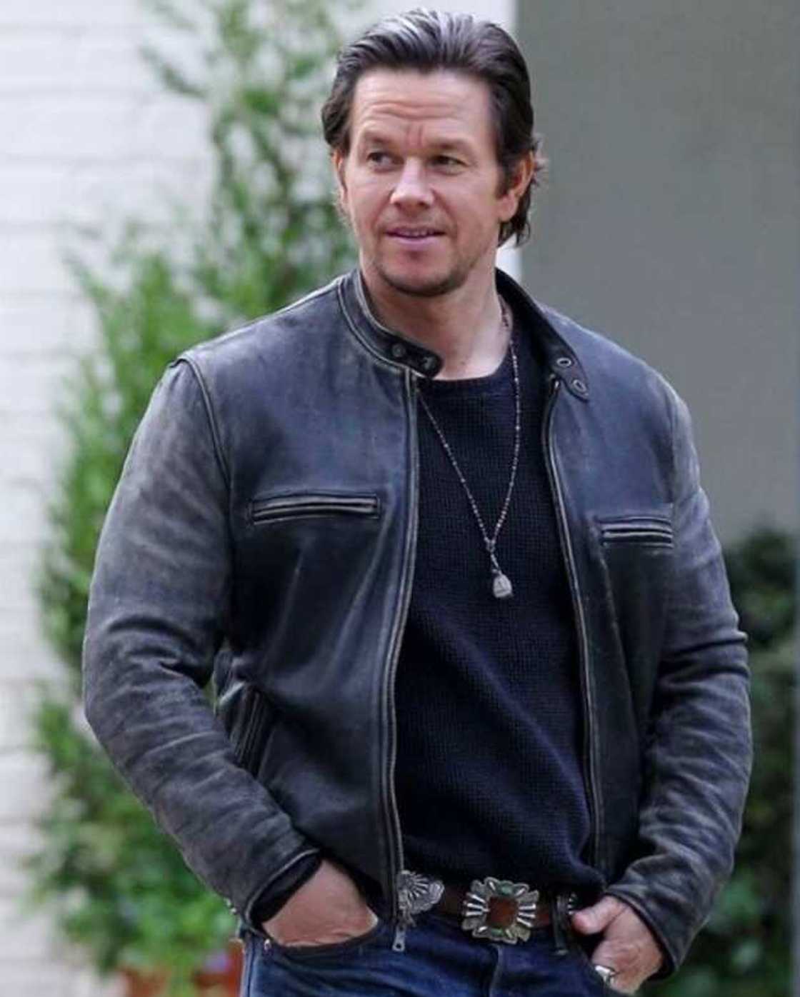 How old is Mark Wahlberg? How old is Mark Wahlberg?