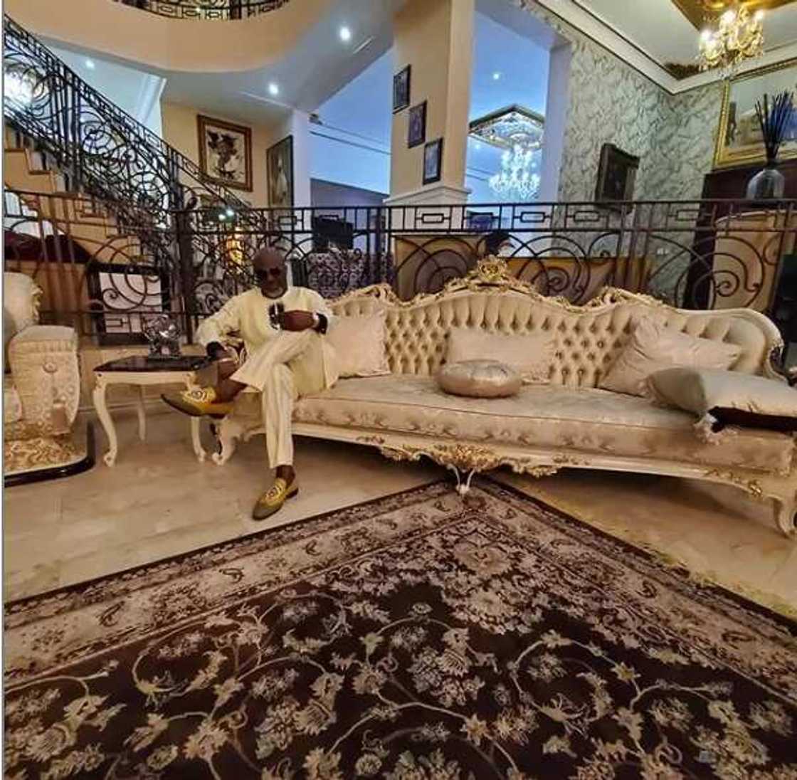 Ajannar duniya: Hotunan katafaren gidan biliyoyi da Dino Melaye ya siya a Abuja Ajannar duniya: Hotunan katafaren gidan biliyoyi da Dino Melaye ya siya a Abuja