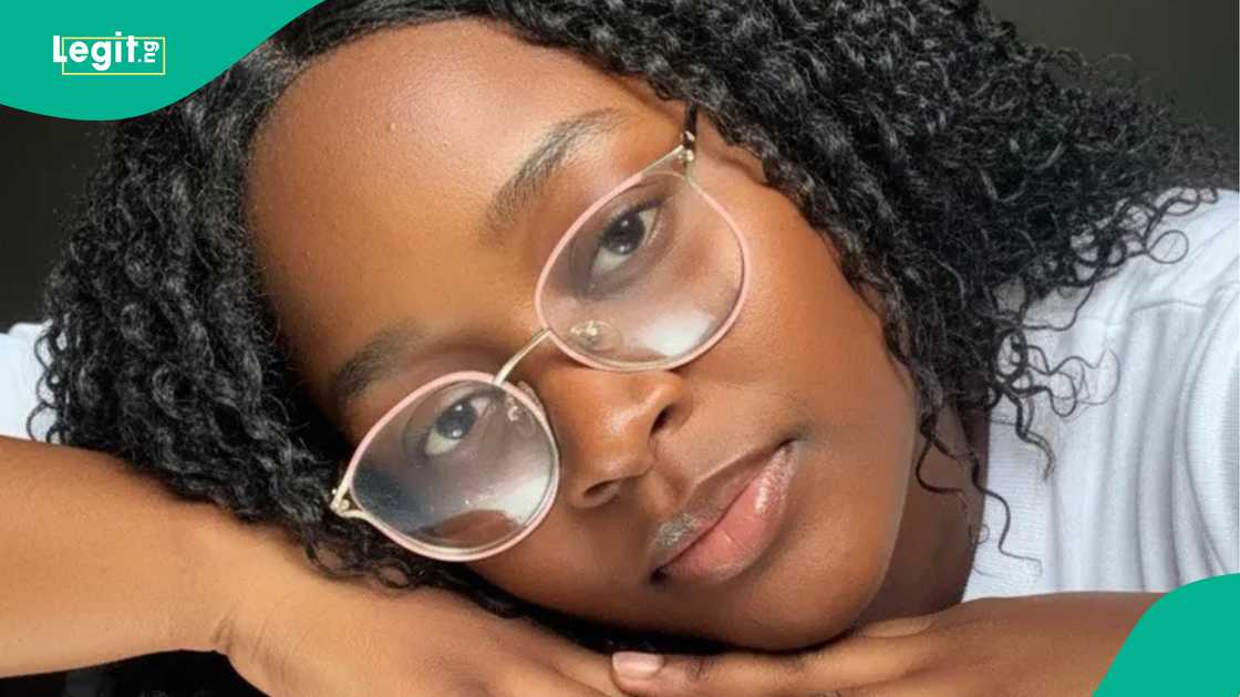 Corps member shares emotional farewell with her class.