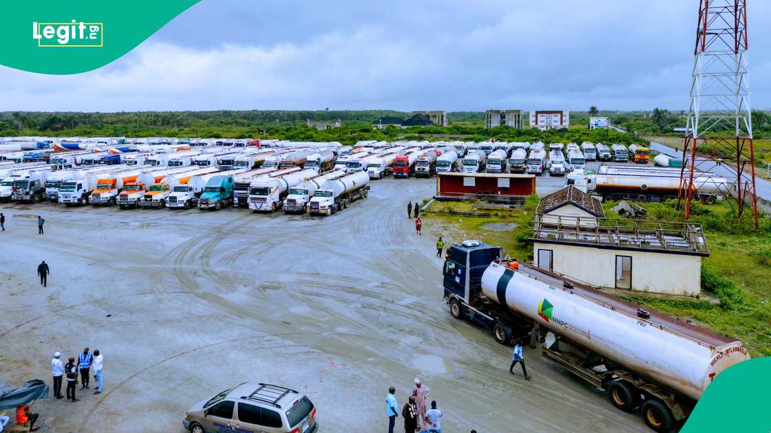 Kamfanin NNPCL ya fara lodi da dakon man matatar Dangote a ranar Lahadi Kamfanin NNPCL ya fara lodi da dakon man matatar Dangote a ranar Lahadi