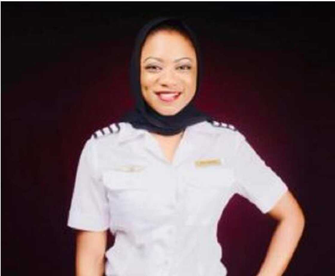 Kyakkayawar budurwa yar Arewa wacce ta fara tukin jirgi tun tana shekara 17 Kyakkayawar budurwa yar Arewa wacce ta fara tukin jirgi tun tana shekara 17