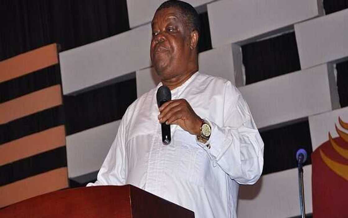 Dukkan masu rajin yakin neman Biyafara mahaukata ne - Babban Malamin Katolika Dukkan masu rajin yakin neman Biyafara mahaukata ne - Babban Malamin Katolika