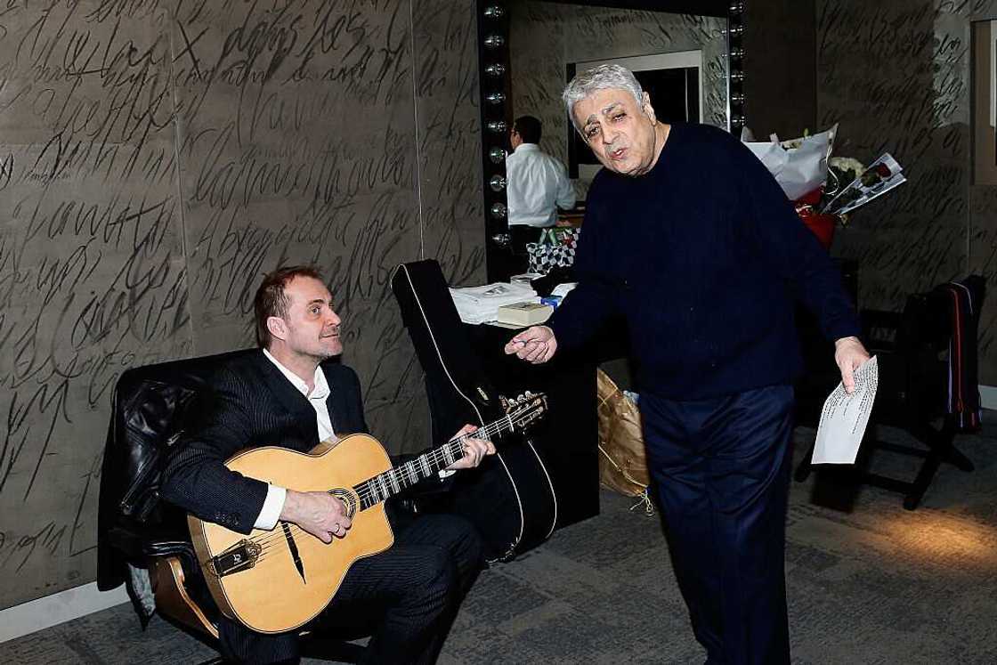 Enrico Macias et Jean-Claude Ghrenassia : père et fils très proches Enrico Macias et Jean-Claude Ghrenassia : père et fils très proches
