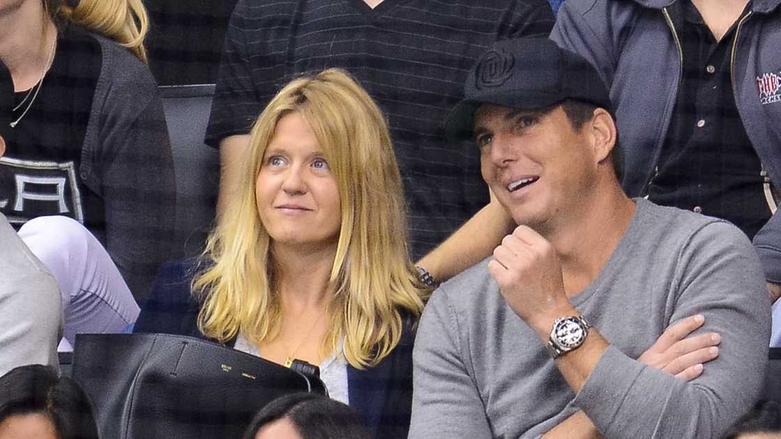 Will Arnett (R) and Erin David (L) sit next to each other during a 2024 hockey game between the Toronto Maple Leafs and the Los Angeles Kings. Will Arnett (R) and Erin David (L) sit next to each other during a 2024 hockey game between the Toronto Maple Leafs and the Los Angeles Kings.