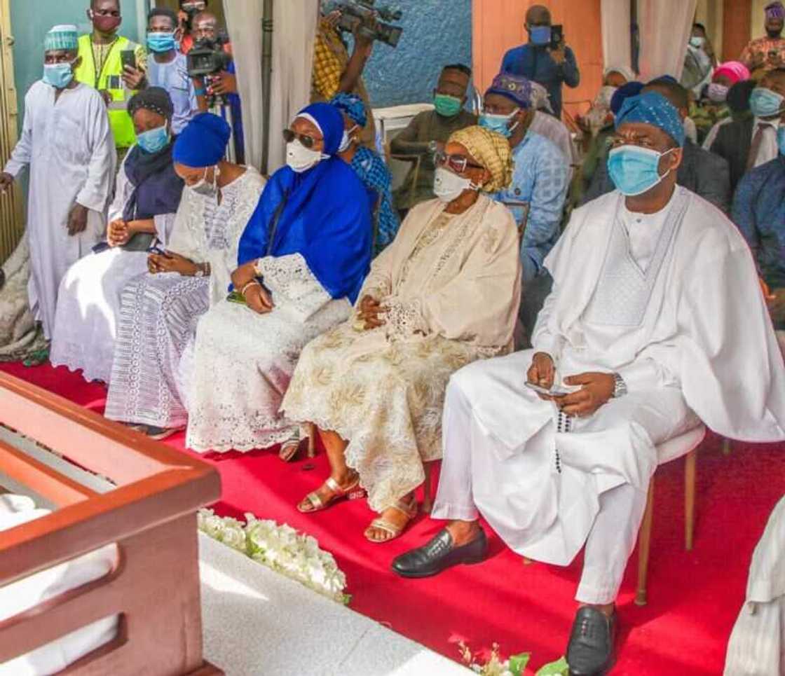 Hotunan jana'izar tsohon gwamnan jihar Legas, Alhaji Lateef Jakande Hotunan jana'izar tsohon gwamnan jihar Legas, Alhaji Lateef Jakande