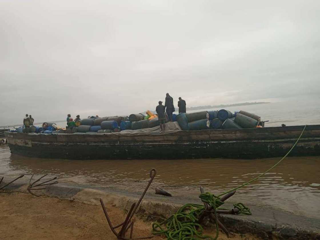 Hotunan yadda rundunar soji ta cafke masu safarar shinkafa daga shiyyar Kudu maso Kudu Hotunan yadda rundunar soji ta cafke masu safarar shinkafa daga shiyyar Kudu maso Kudu