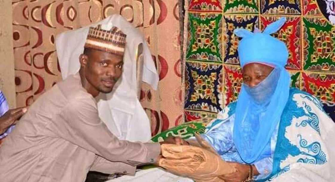 Sarkin Rano ya bawa Nura trekker sarauta a masarautarsa Sarkin Rano ya bawa Nura trekker sarauta a masarautarsa