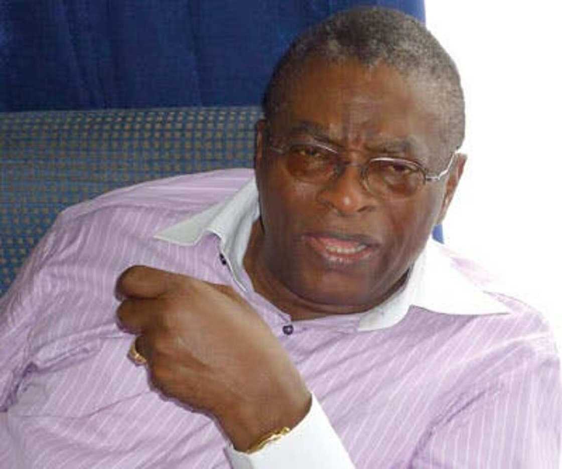 Wani sanata ya caccaki gwamnatin Buhari da sakewa 'yan bindiga fuska Wani sanata ya caccaki gwamnatin Buhari da sakewa 'yan bindiga fuska