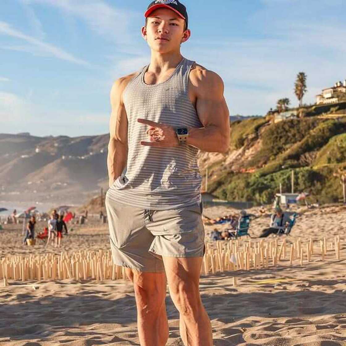 How tall is Tristyn Lee? How tall is Tristyn Lee?