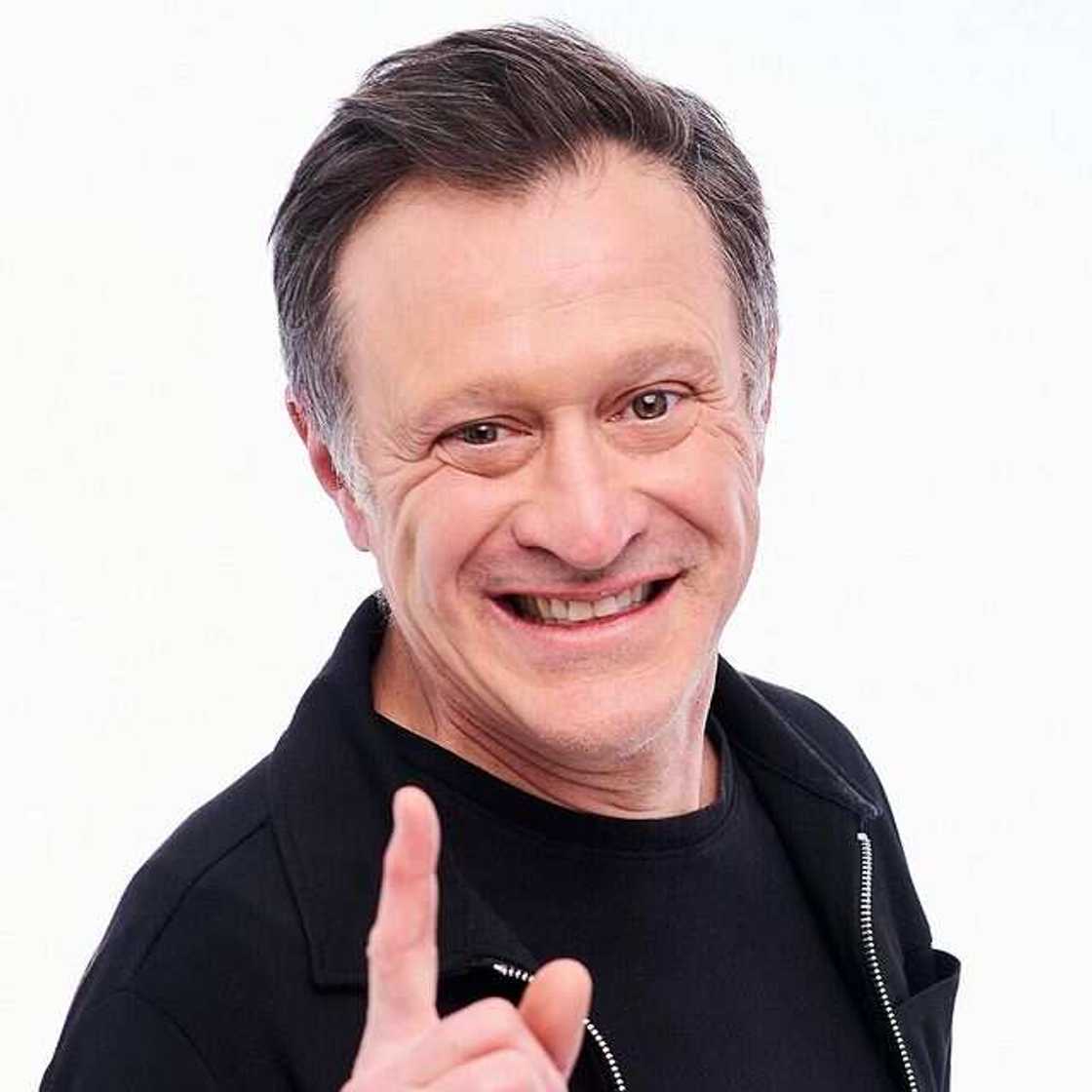 Biographie de Stéphane Fallu : l'enfance difficile de l'humoriste Biographie de Stéphane Fallu : l'enfance difficile de l'humoriste