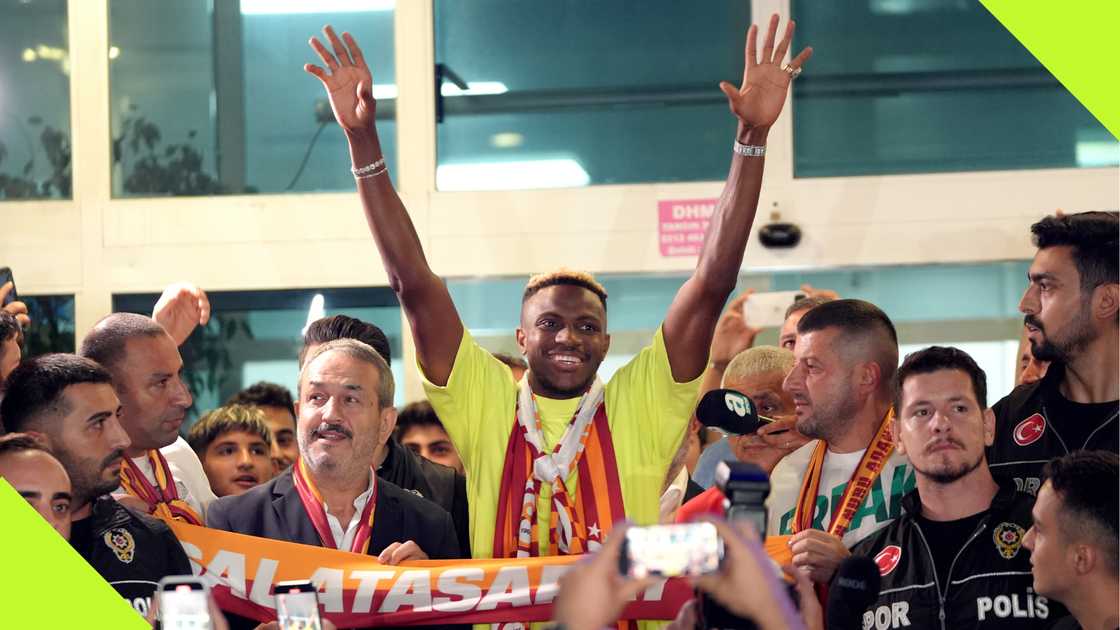 Victor Osimhen hails the Galatasaray fans Victor Osimhen hails the Galatasaray fans