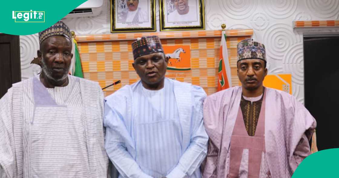 Sanata Shitu Sanata Shitu