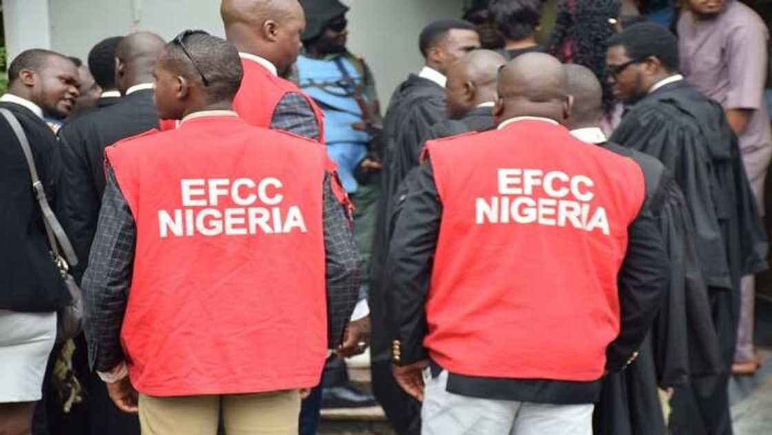 Kano: Dan kwangila ya kai shugaban karamar hukuma kara wurin EFCC kan rike mishi N14.9m Kano: Dan kwangila ya kai shugaban karamar hukuma kara wurin EFCC kan rike mishi N14.9m