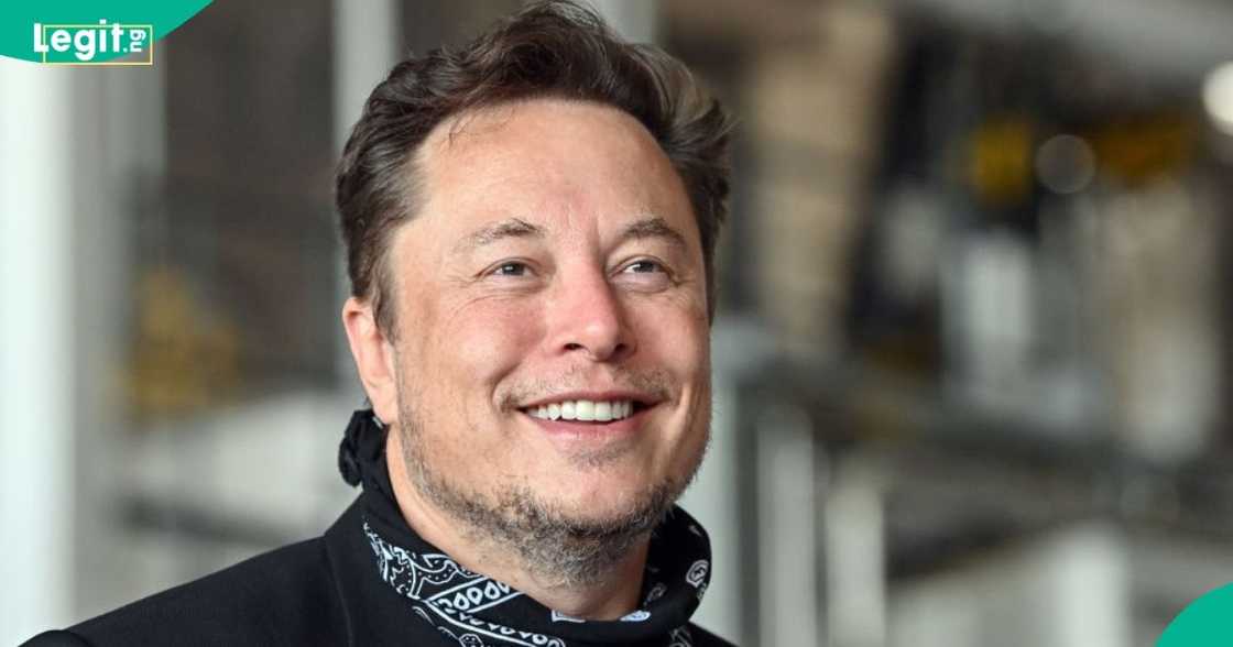 Elon Musk unveils Tesla’s flying car prototype Elon Musk unveils Tesla’s flying car prototype