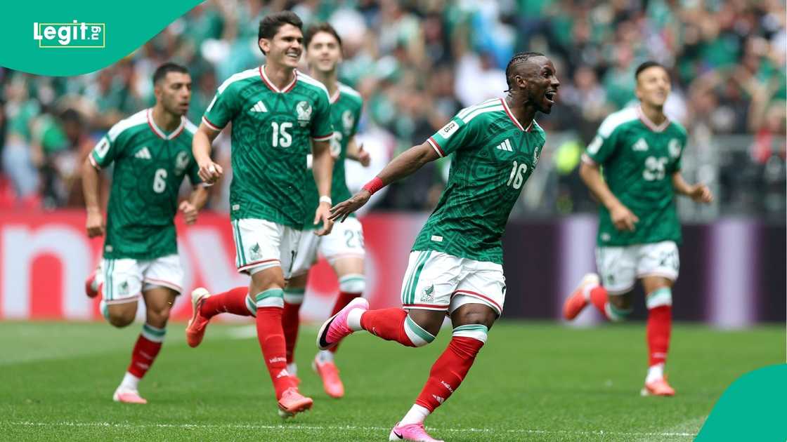 Julian Quinones, Mexico, South Africa, FIFA, World Cup, Football. Julian Quinones, Mexico, South Africa, FIFA, World Cup, Football.