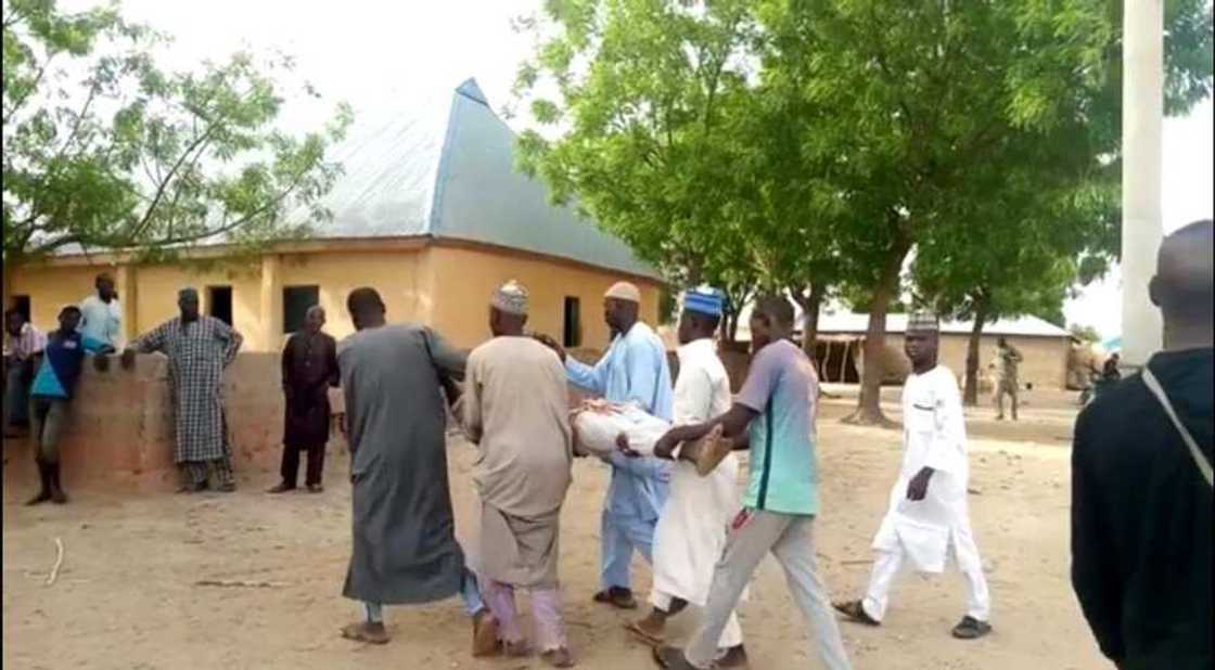 'Yan bindiga sun kashe mutane fiye da 70 a mummunan harin da su kai Sokoto 'Yan bindiga sun kashe mutane fiye da 70 a mummunan harin da su kai Sokoto