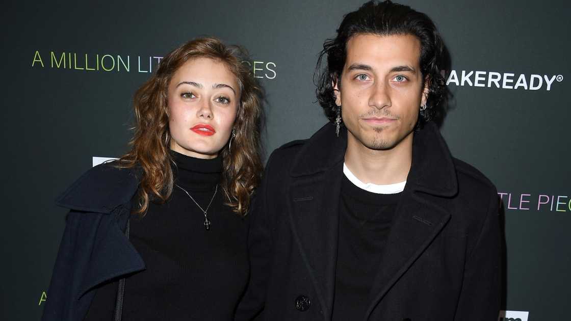 Ella Purnell and Rob Raco airs  connected  the reddish  carpet during a screening.