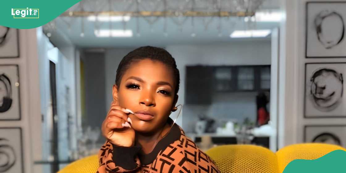 Annie gushes over daughter in school Annie gushes over daughter in school