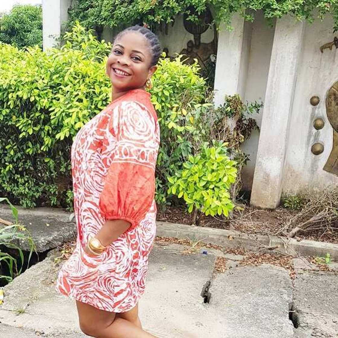 Adire styles for ladies: casual short gown Adire styles for ladies: casual short gown
