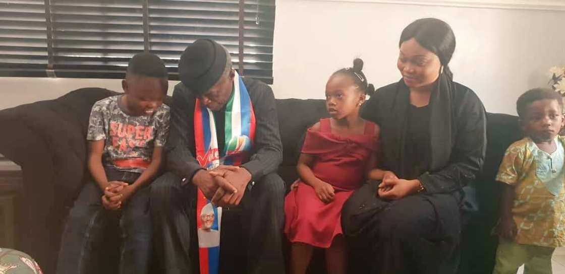 Cikin Hotuna: Osibajo ya ziyarci iyalan marigayi Manjo Solomon Kabiru Umaru Cikin Hotuna: Osibajo ya ziyarci iyalan marigayi Manjo Solomon Kabiru Umaru