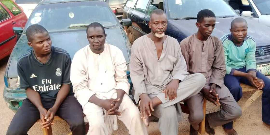 An damke masu kaiwa yan bindiga kayan abinci da man fetur a jihar Katsina An damke masu kaiwa yan bindiga kayan abinci da man fetur a jihar Katsina