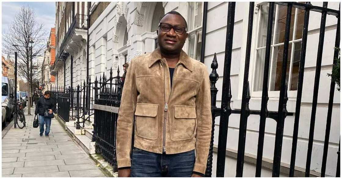 Femi Otedola inside 'molue' Femi Otedola inside 'molue'