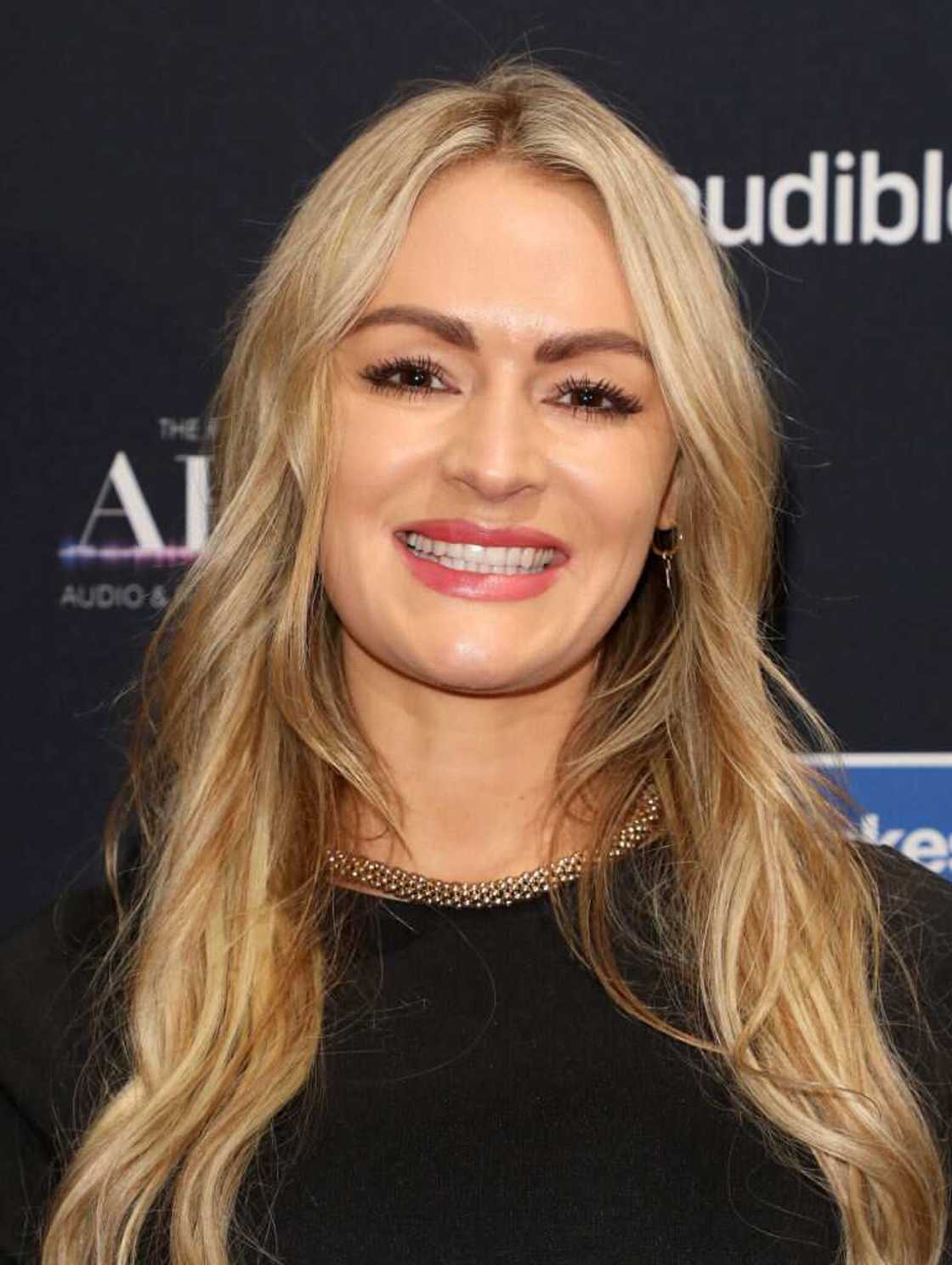 Is Laura Woods still married? Is Laura Woods still married?