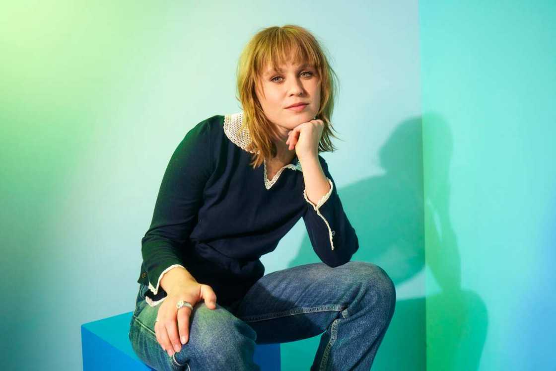 Eliza Scanlen visits The IMDb Portrait Studio at Acura Festival Village Eliza Scanlen visits The IMDb Portrait Studio at Acura Festival Village