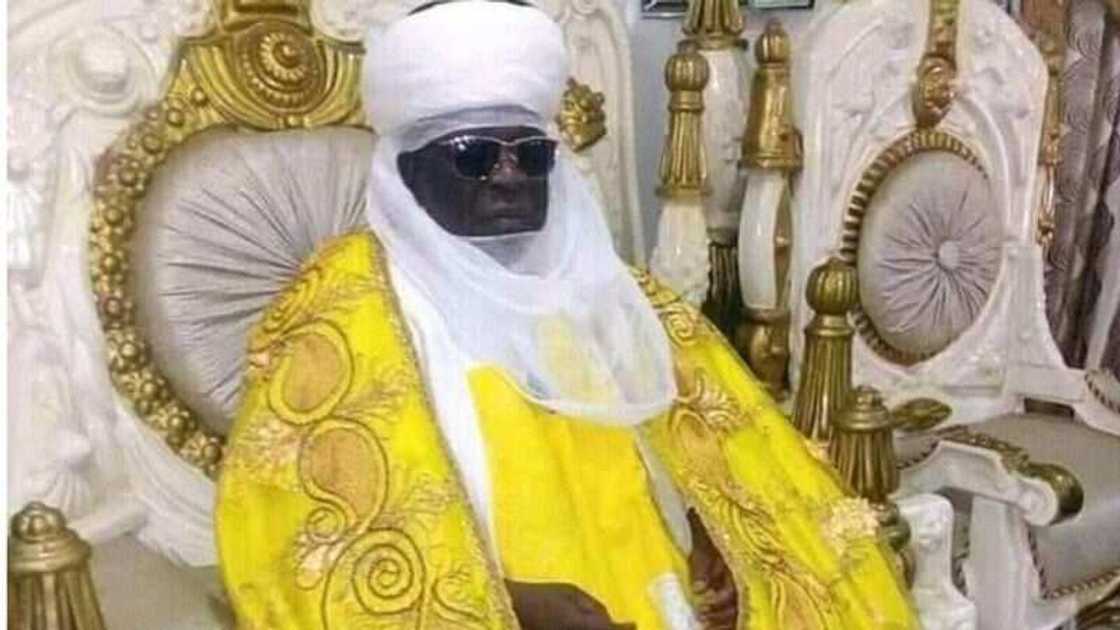 Ta'addanci: Jerin sarakuna 7 da aka dakatar saboda hada kai da 'yan bindiga Ta'addanci: Jerin sarakuna 7 da aka dakatar saboda hada kai da 'yan bindiga