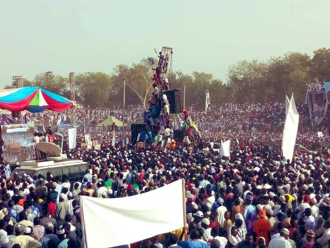 Kamfen: Hotunan yadda al'ummar Adamawa suka fito tarbar Buhari Kamfen: Hotunan yadda al'ummar Adamawa suka fito tarbar Buhari