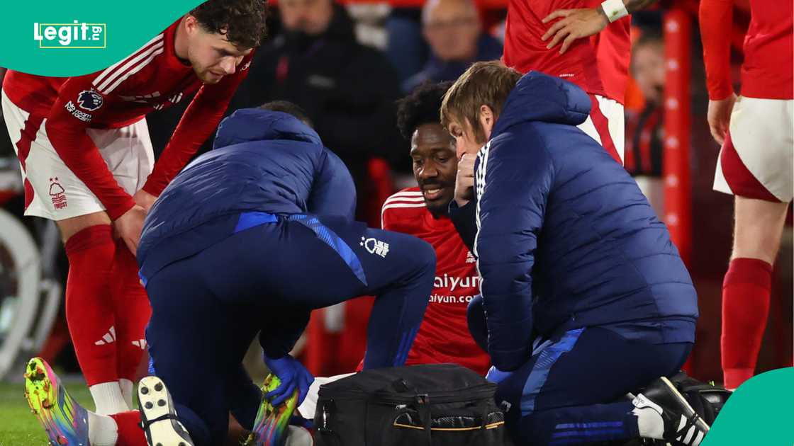 Ola Aina, Nottingham Forest, Manchester United, City Ground, Premier League. Ola Aina, Nottingham Forest, Manchester United, City Ground, Premier League.