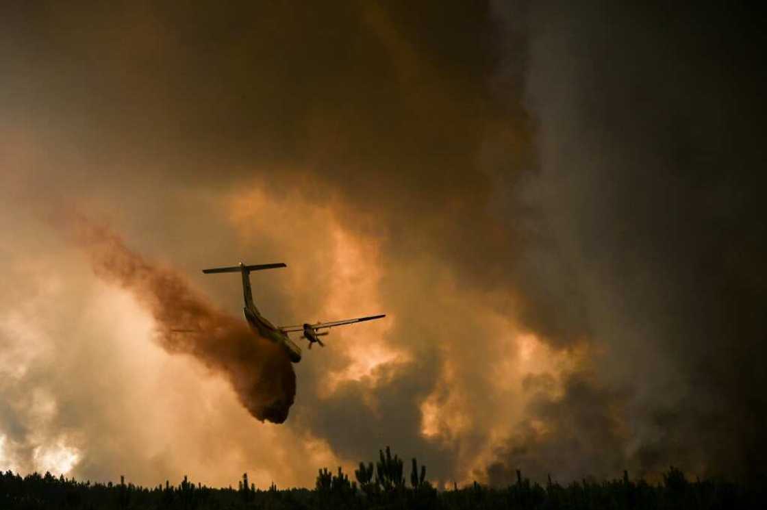 Aircraft are assisting the fire-fighting battle on the ground Aircraft are assisting the fire-fighting battle on the ground