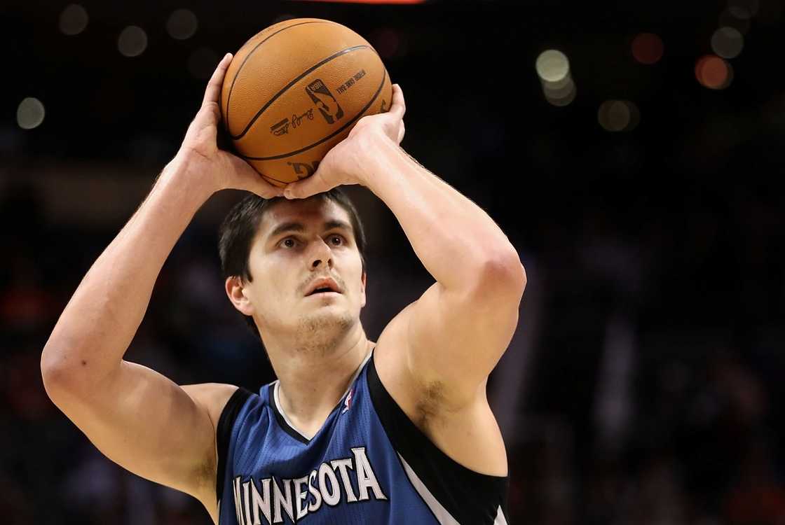 Darko Miličić of the Minnesota Timberwolves shoots a free throw shot against the Phoenix Suns