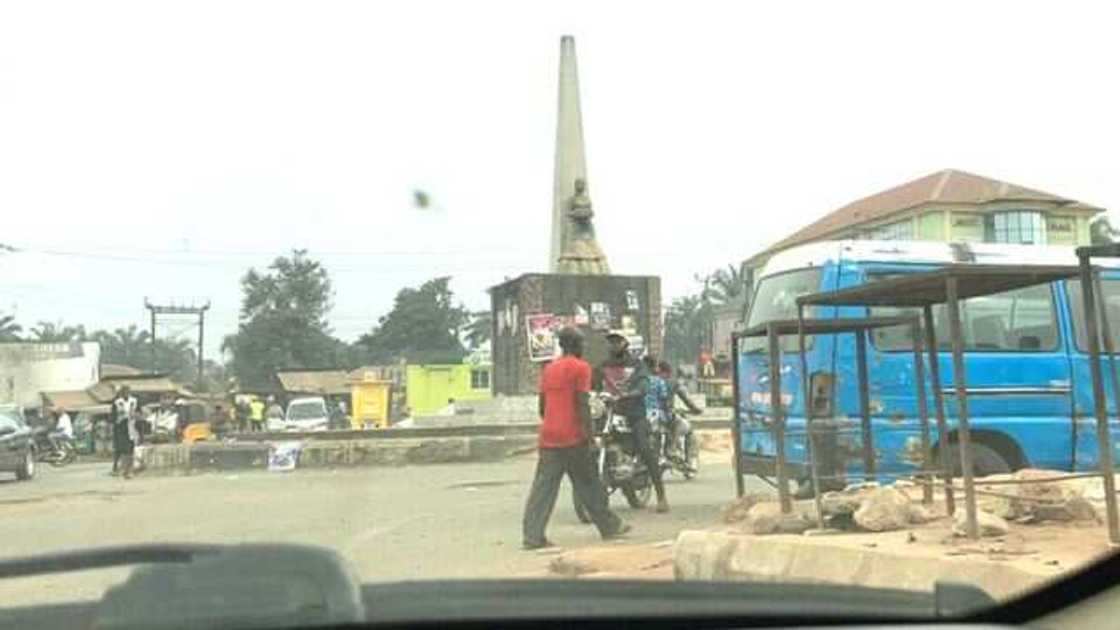 Rikici ya barke, an bindige Kwamishina da wasu mutane a jihar Imo Rikici ya barke, an bindige Kwamishina da wasu mutane a jihar Imo