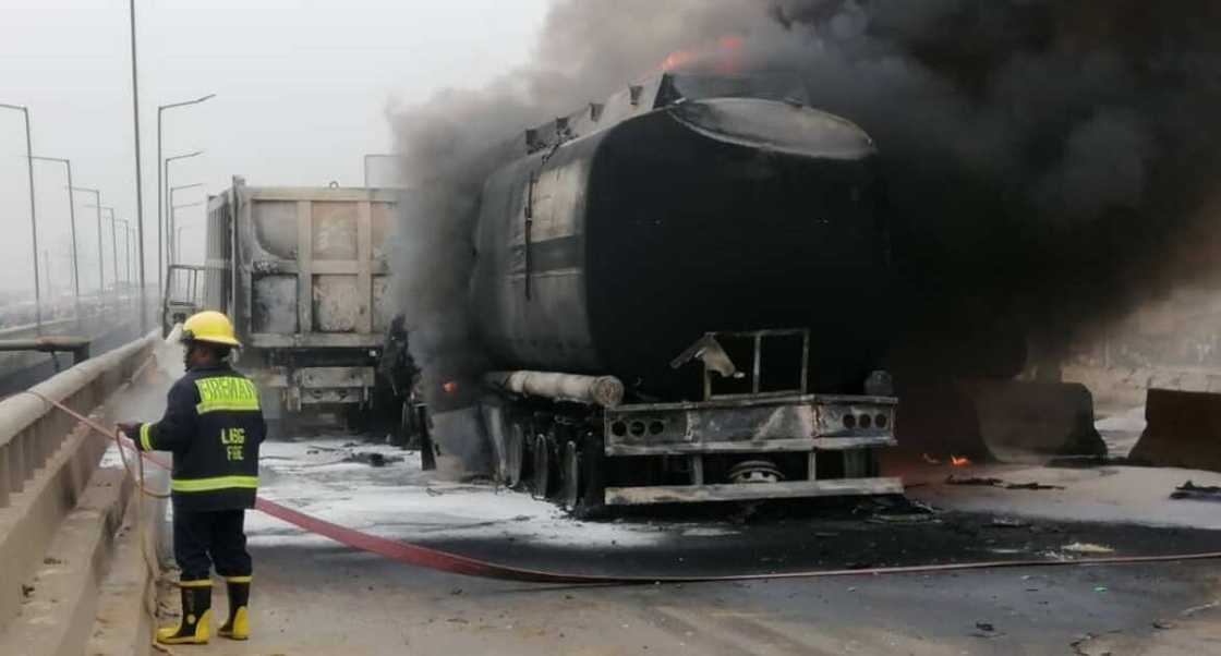 Mutane da dama sun kone kurmus a wani mummunan hatsarin mota a jihar Kogi Mutane da dama sun kone kurmus a wani mummunan hatsarin mota a jihar Kogi