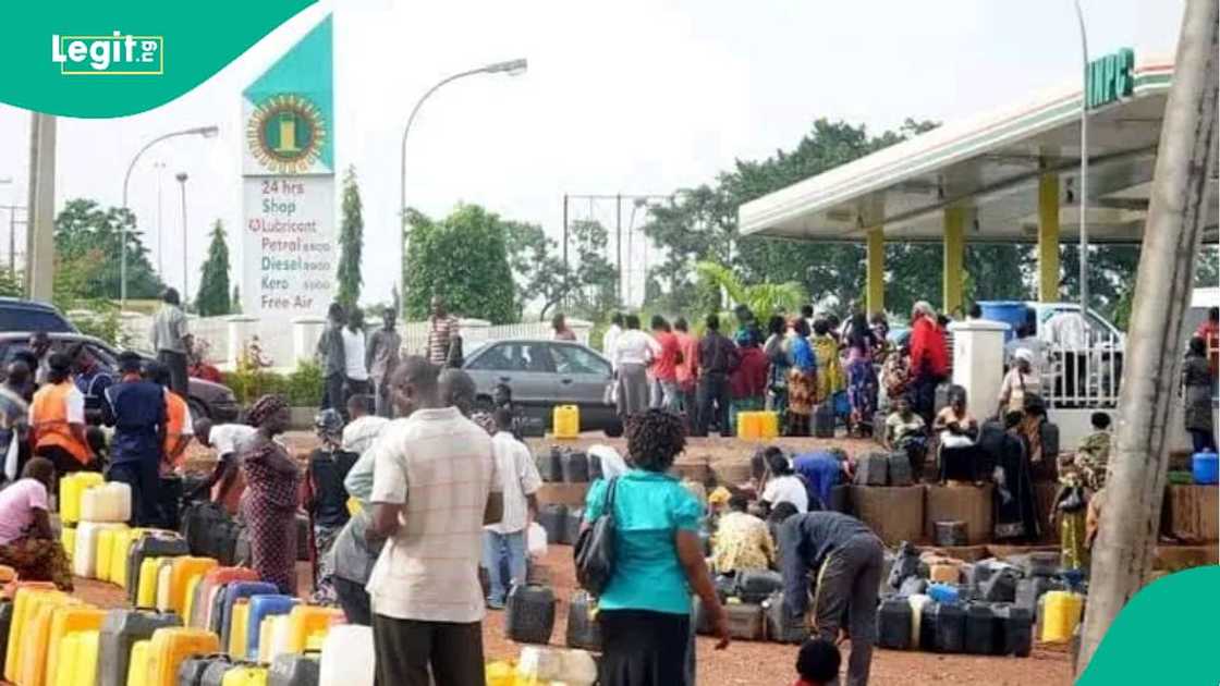 NNPCL ya rage farashin litar fetur a Abuja NNPCL ya rage farashin litar fetur a Abuja