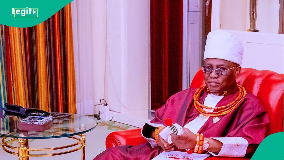 Oba Ewuare II yayin da ya kai ziyaya fadar shugaban kasa Oba Ewuare II yayin da ya kai ziyaya fadar shugaban kasa