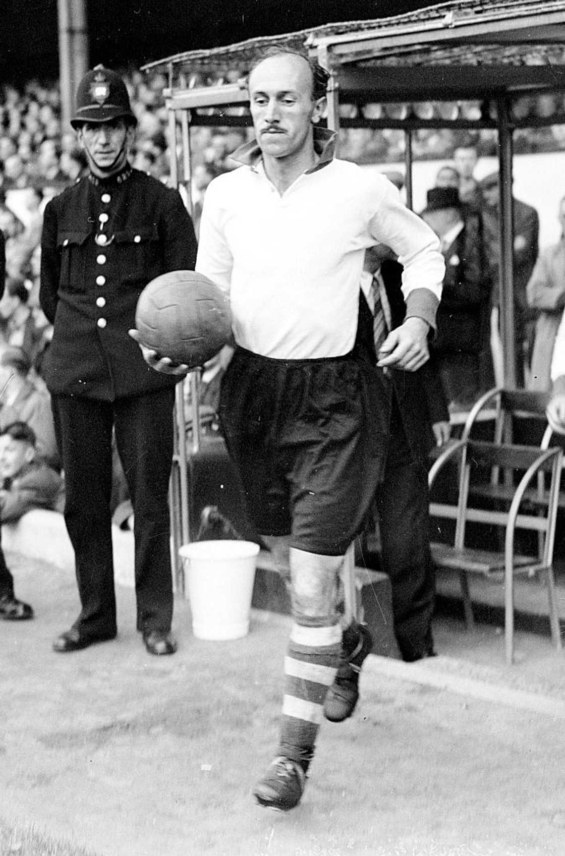 Top 10 footballers with the most consecutive hat-tricks in football history Top 10 footballers with the most consecutive hat-tricks in football history