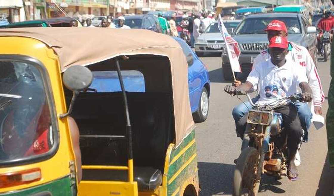 HOTUNA: Yadda mahaya mashina, Keke Napep ke zazu domin murnar zuwan Buhari jihar Kaduna HOTUNA: Yadda mahaya mashina, Keke Napep ke zazu domin murnar zuwan Buhari jihar Kaduna